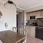 T2 Avec Terrasse Et Parking à Deux Pas De La Aux Issambres - Fr-1-768-122 *