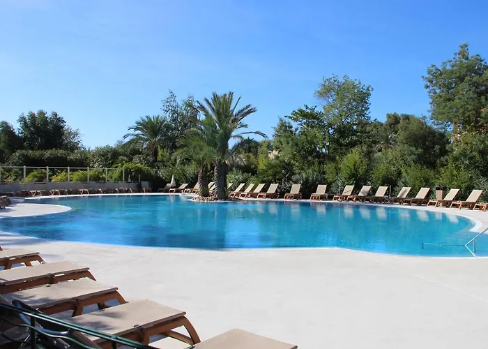 T2 Avec Terrasse Et Parking A Deux Pas De La Aux Issambres - Fr-1-768-122 شقة *